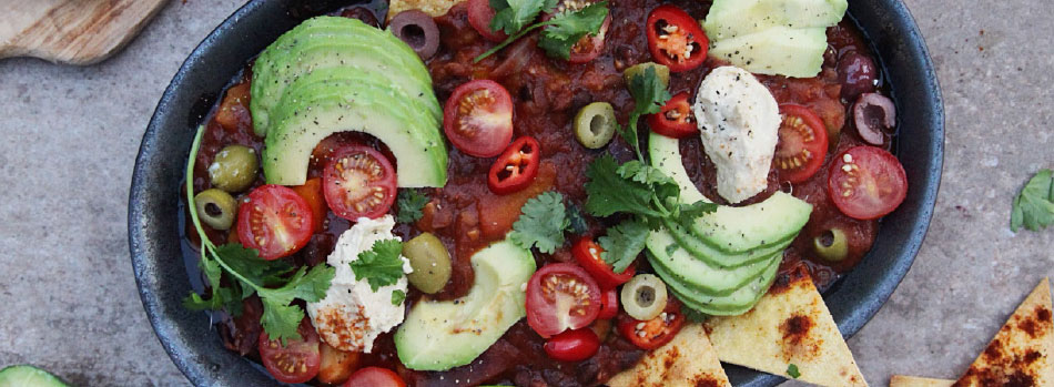 speedy-lentil-and-bean-chilli-with-nachos